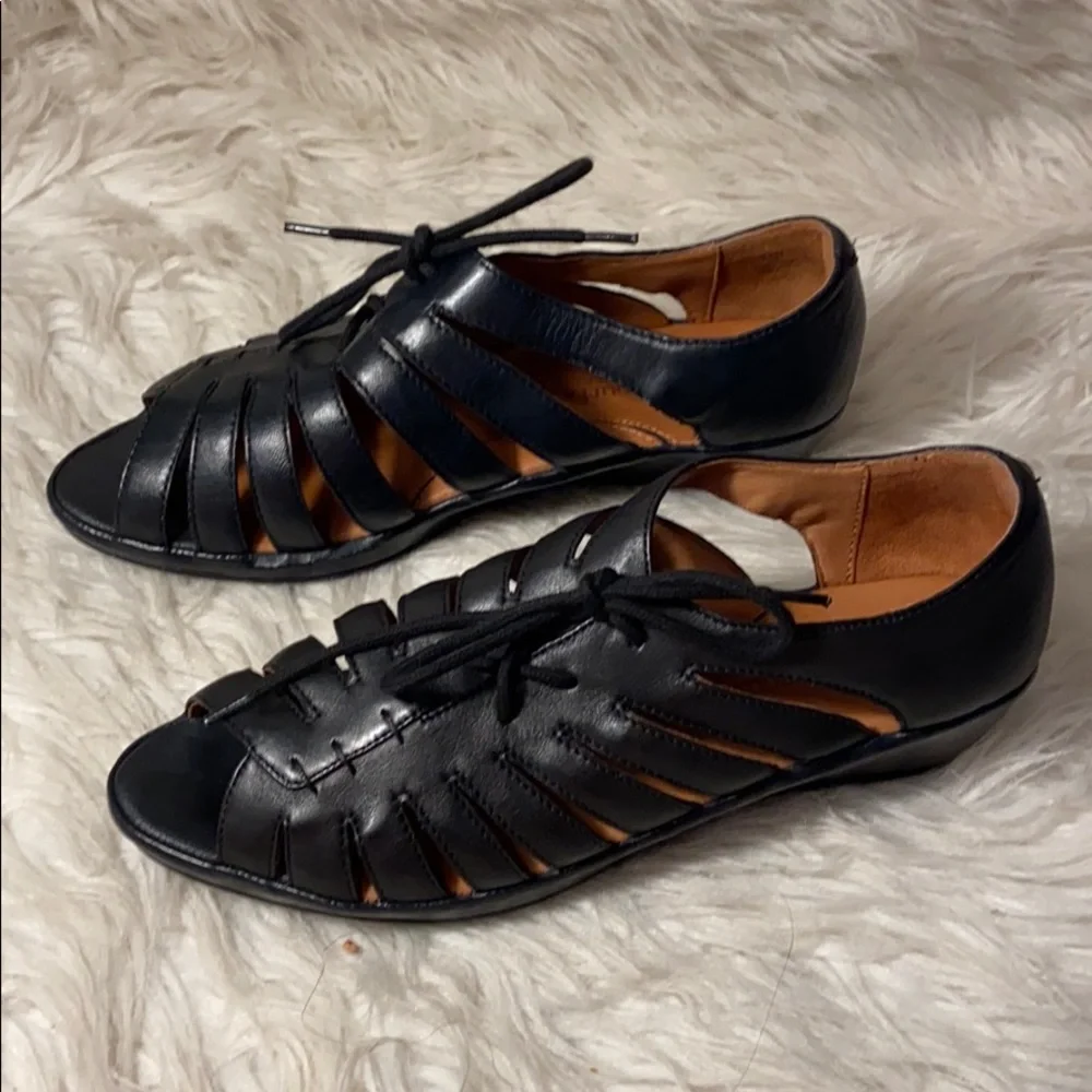 L’Amour DesPieds Leather Wedges